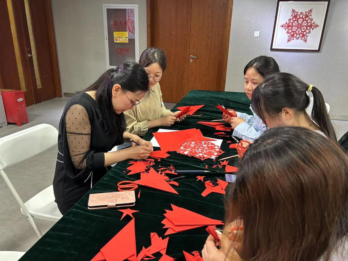 崇农尚美丨增强文化自信 非遗活动进校园，传承文化血脉